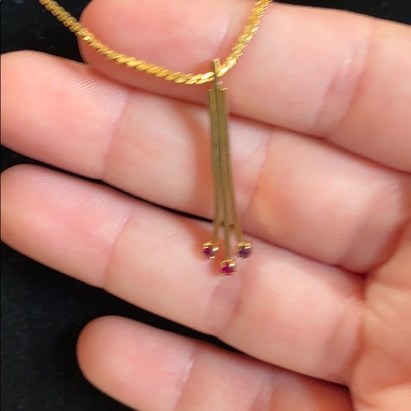 Gold-toned and red stones necklace - Picture 2 of 5